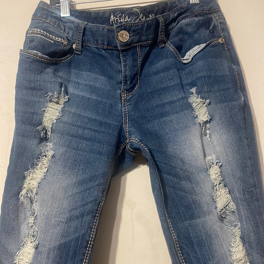Ariya Jeans - Picture 2 of 15